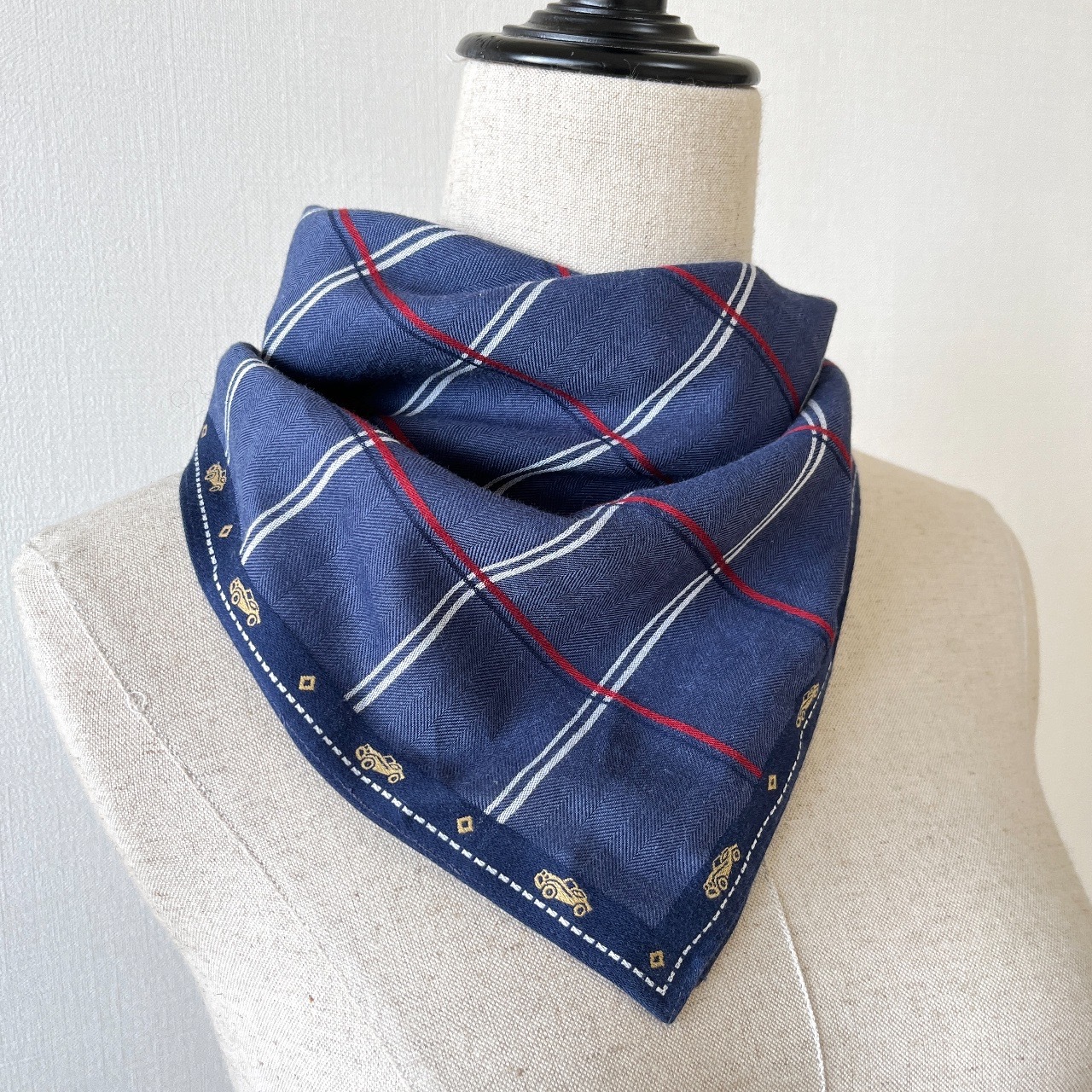U.P renoma 藍色格紋方巾