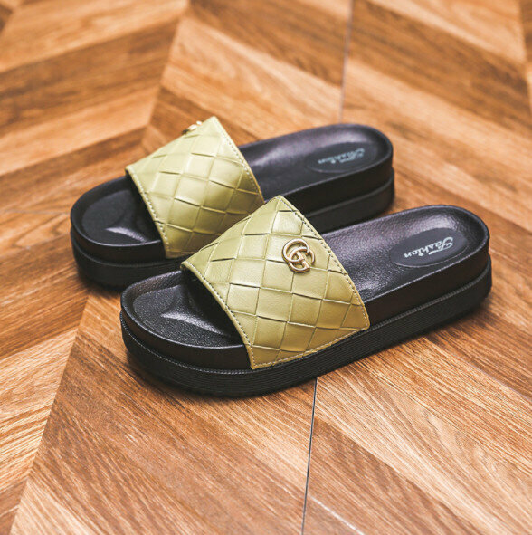 Heightened PU wedge slippers worn outside home (size 35-39, color 4 colors optional, please confirm with customer service after placing an order)