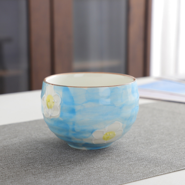 Popular Japanese-style hand-painted ceramic tea cup (light blue 200ml)