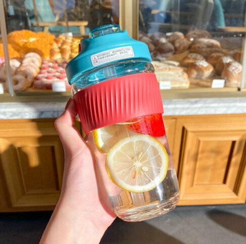 Hotly recommended portable water bottle [Tritan material light blue + bright red 550ml]