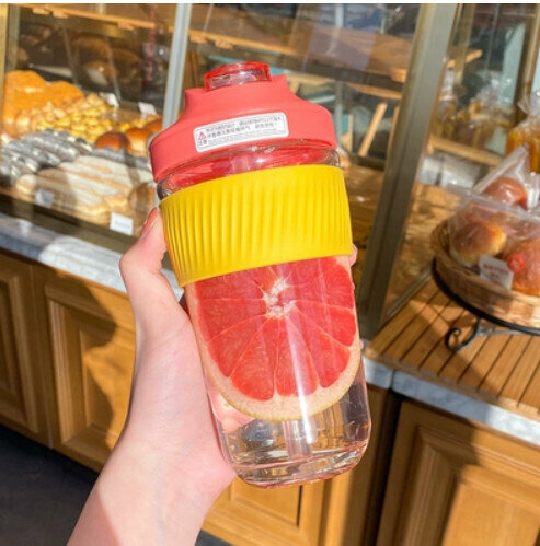 Hotly recommended portable water bottle [Tritan material grapefruit red + goose yellow 550ml]
