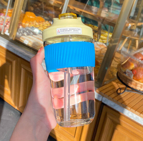 Hotly recommended portable water bottle [Tritan material cream yellow + lake blue 550ml]
