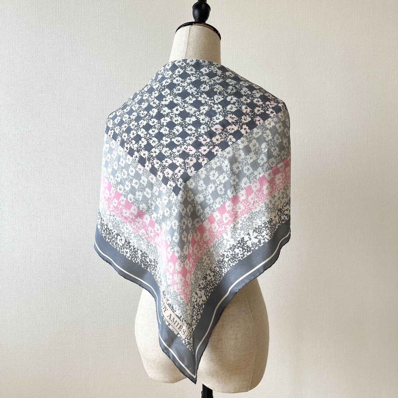 Hardy Amies灰色格紋絲巾