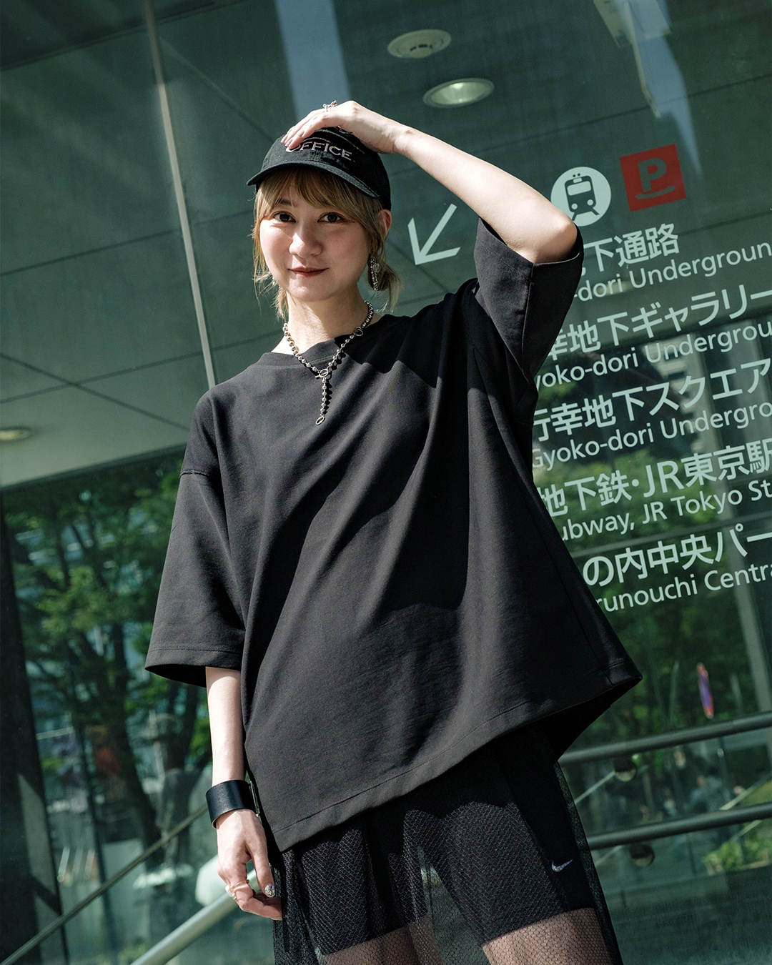 接觸冷感 微短版 側裁片設計oversize重磅上衣－光澤黑 (男女皆可)