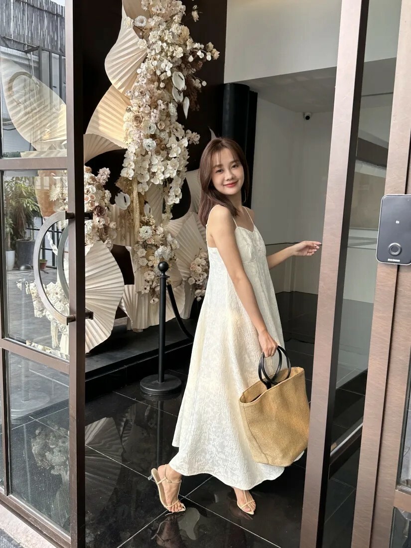 法式女子織紋感細肩帶傘擺長洋裝S-M (Elegant & Love)