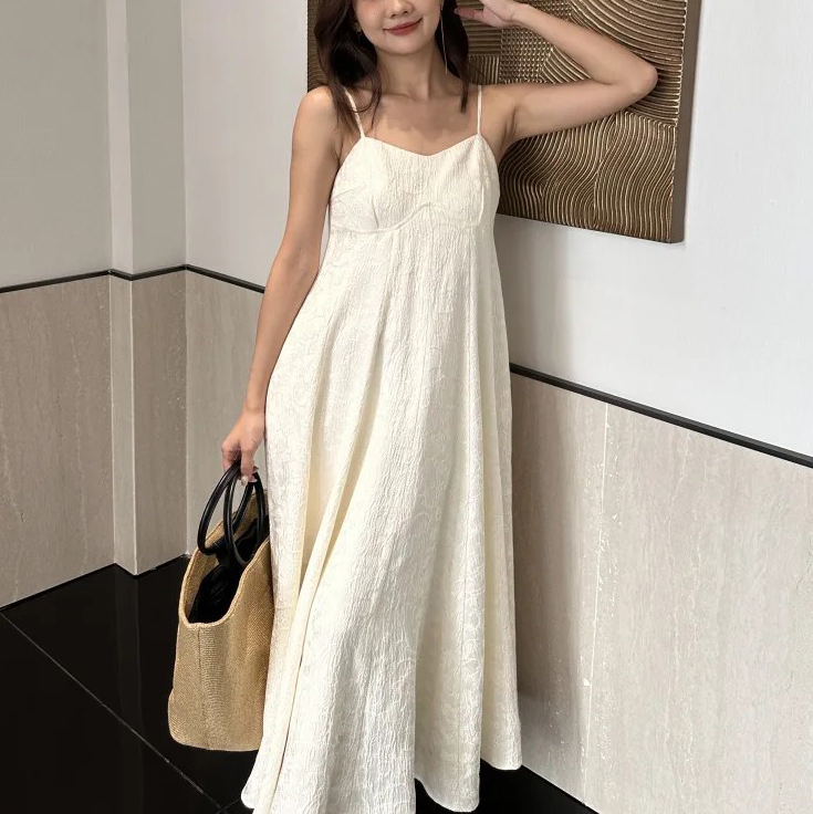 法式女子織紋感細肩帶傘擺長洋裝S-M (Elegant & Love)