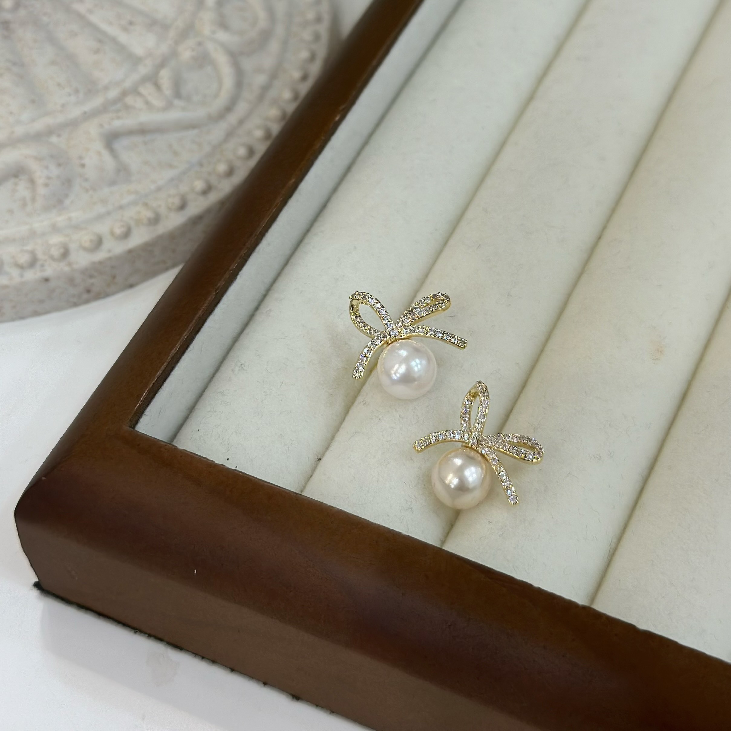 立體蝴蝶結珍珠耳貼