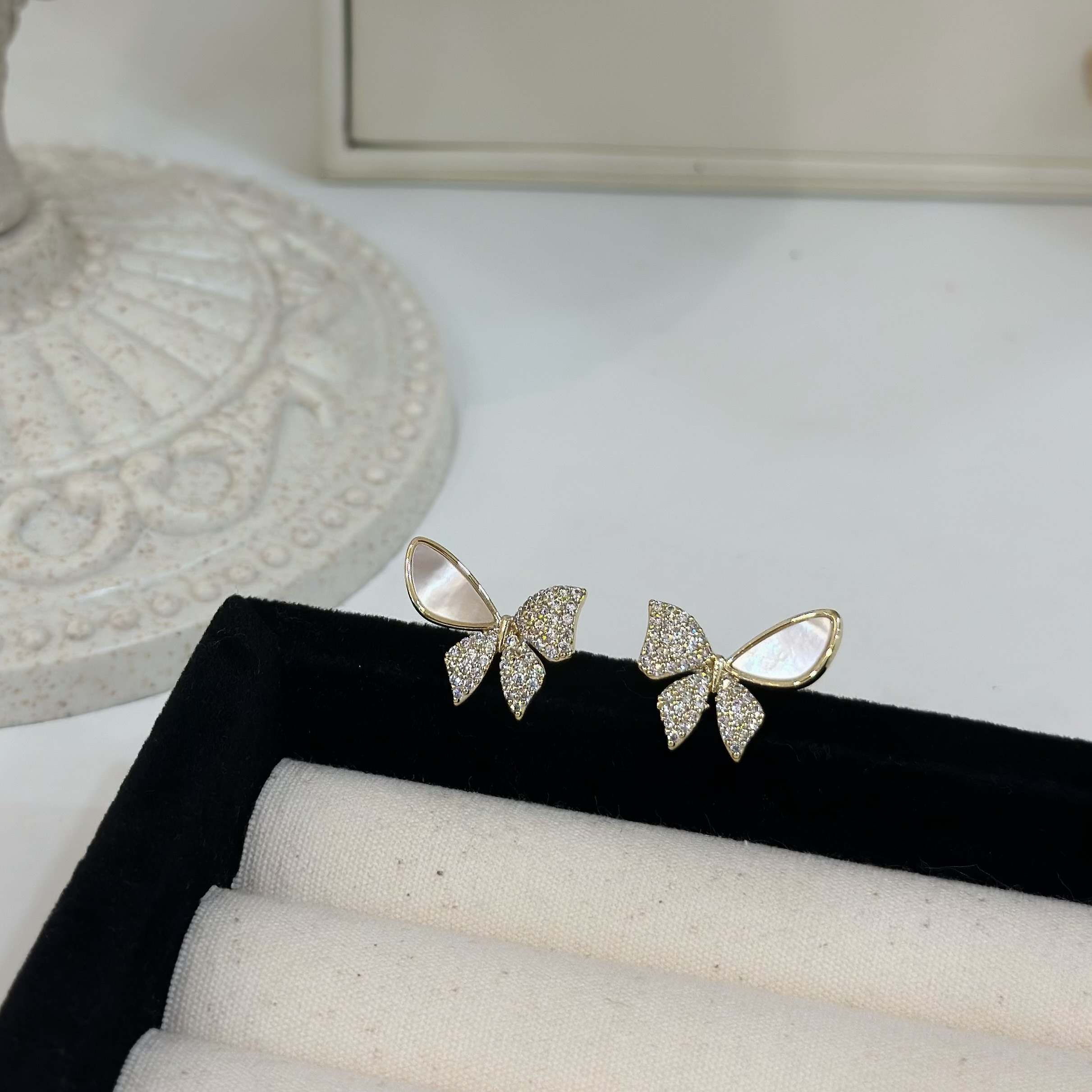 白貝滿鑽蝴蝶耳貼