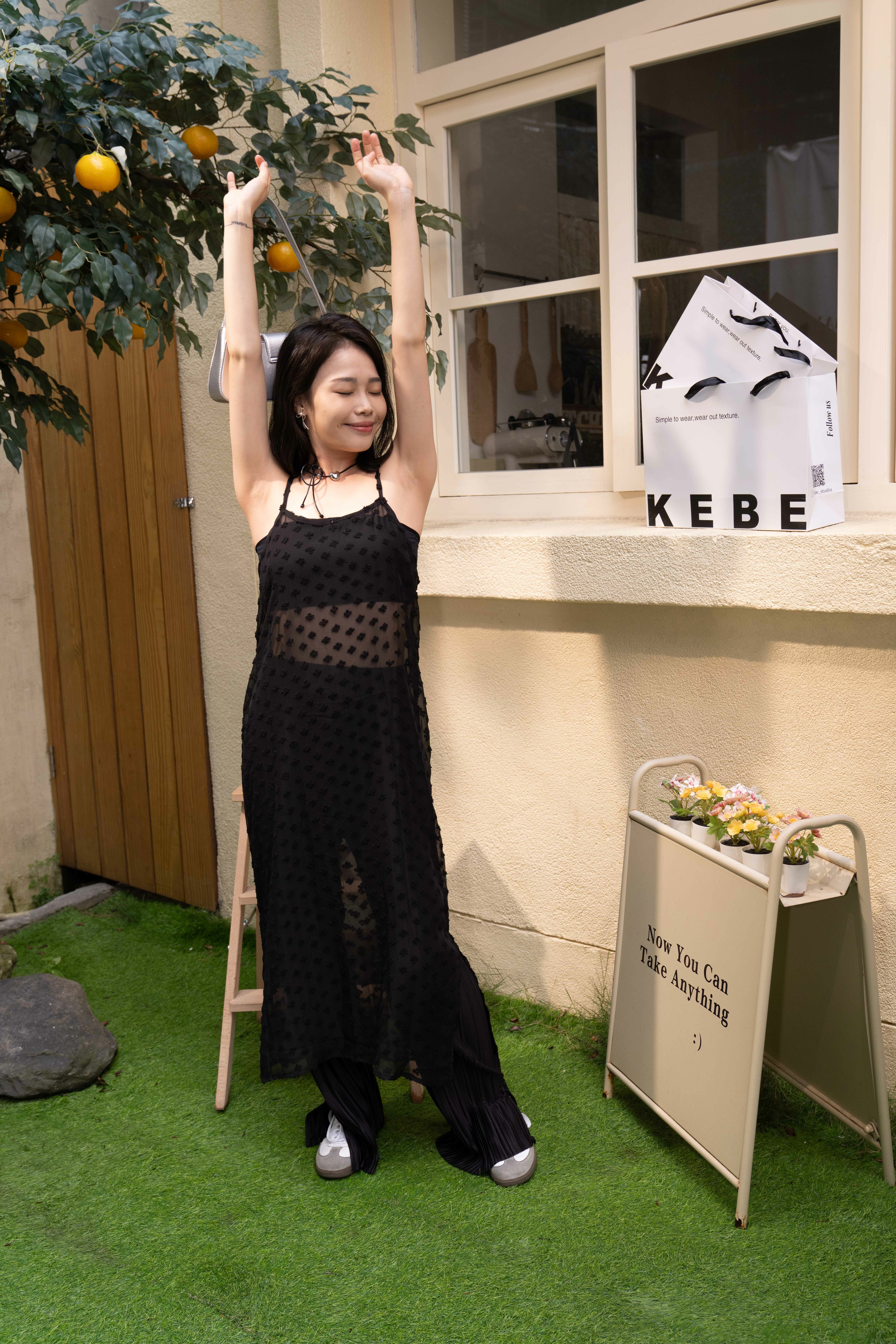 浪漫代表小緹花透膚長裙