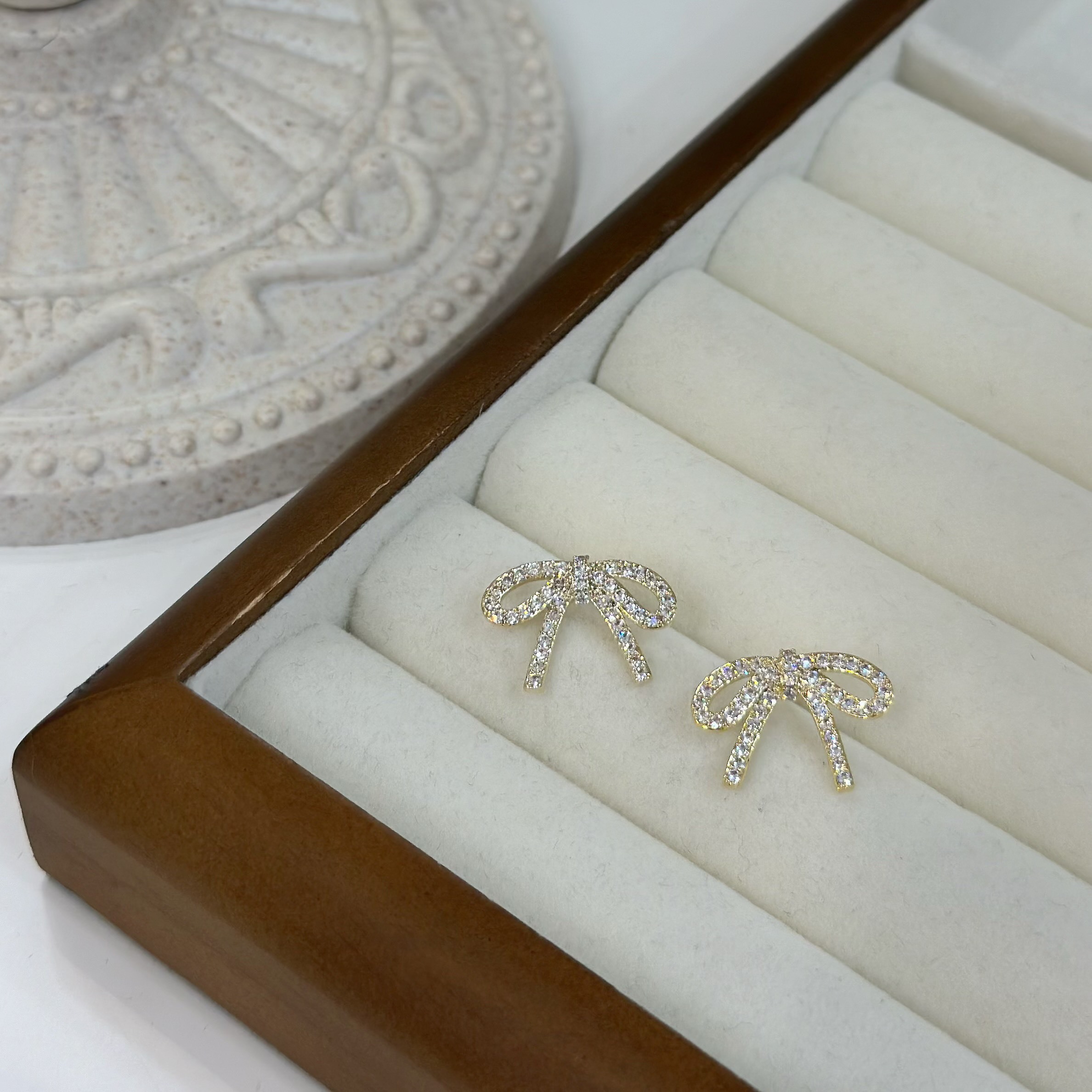 589垂墜感滿鑽蝴蝶結耳貼