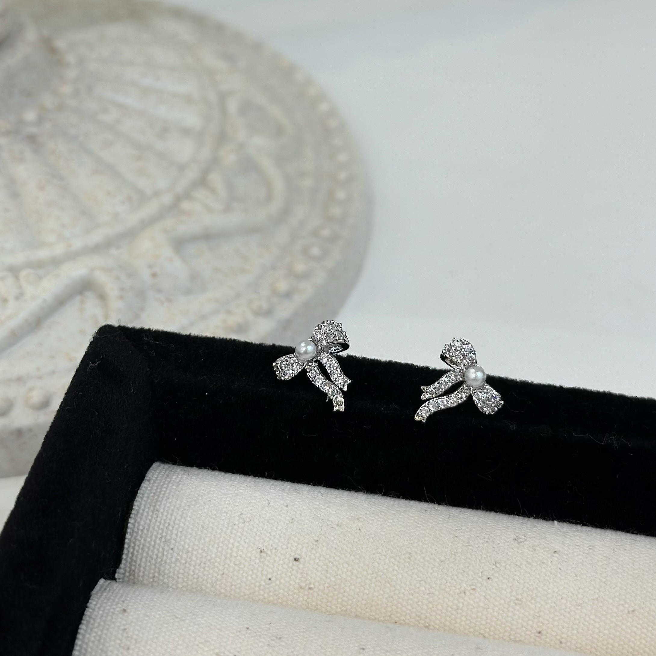 V18珍珠滿鑽蝴蝶結耳貼