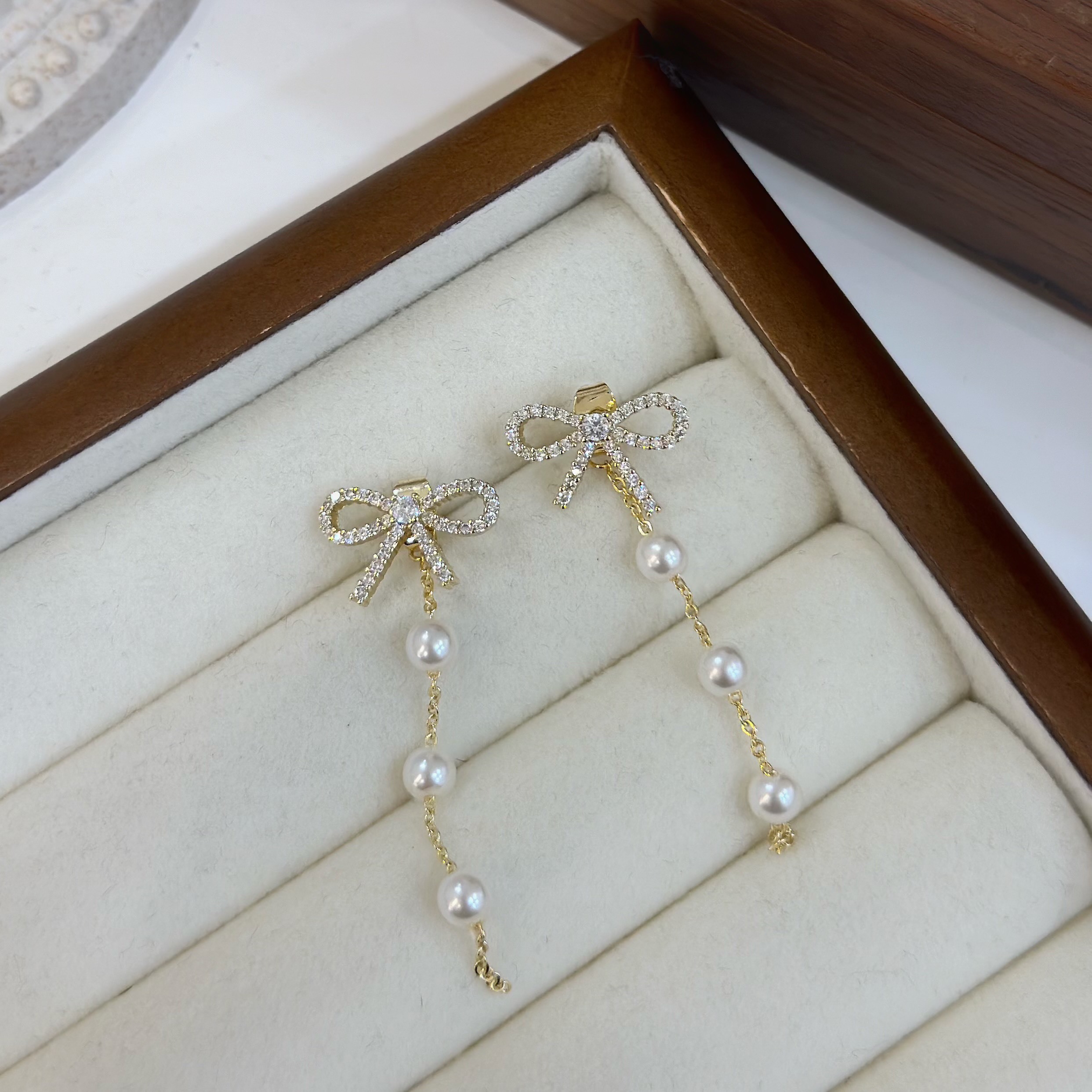 V19蝴蝶結珍珠前後扣垂吊