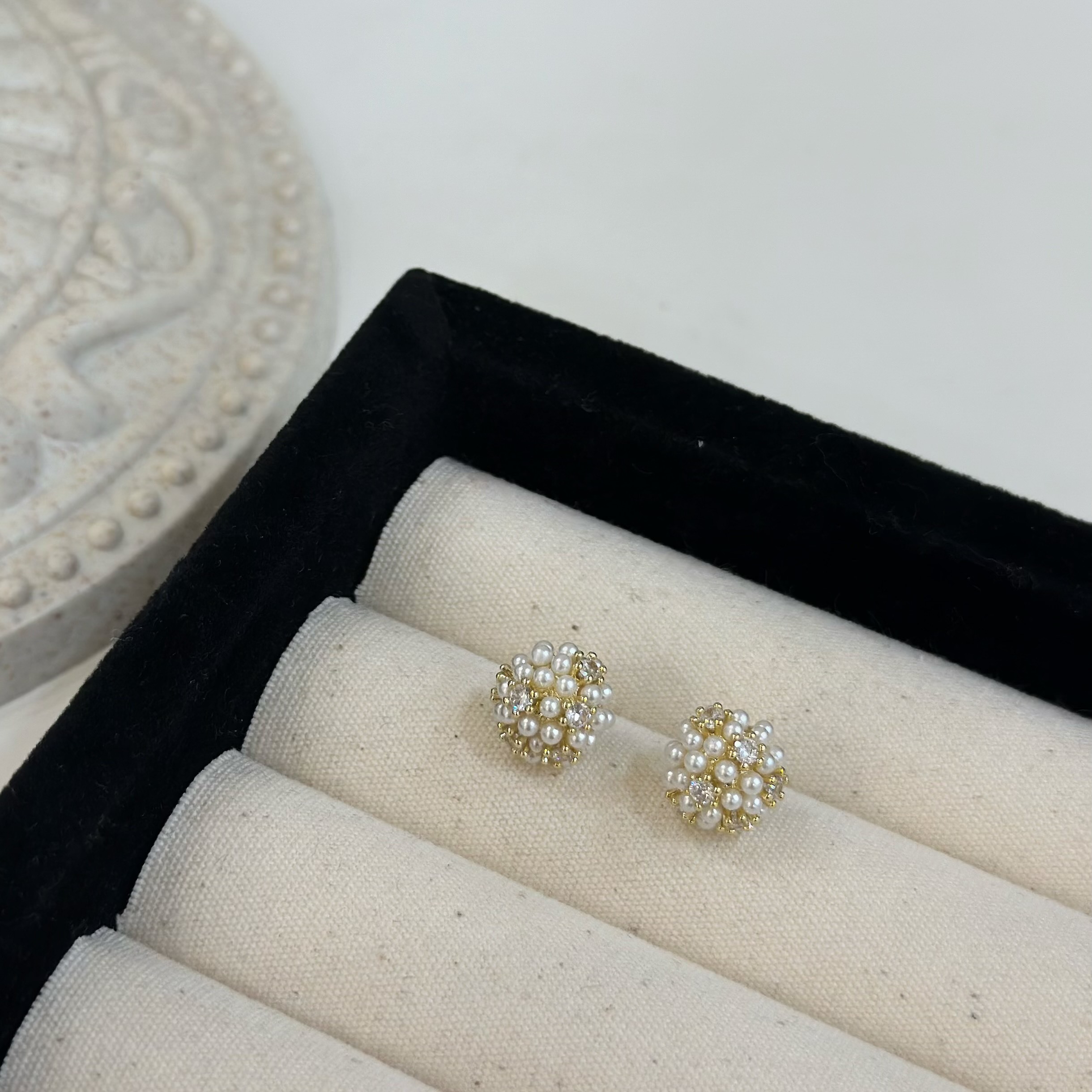 V22圓形珍珠排鑽耳貼