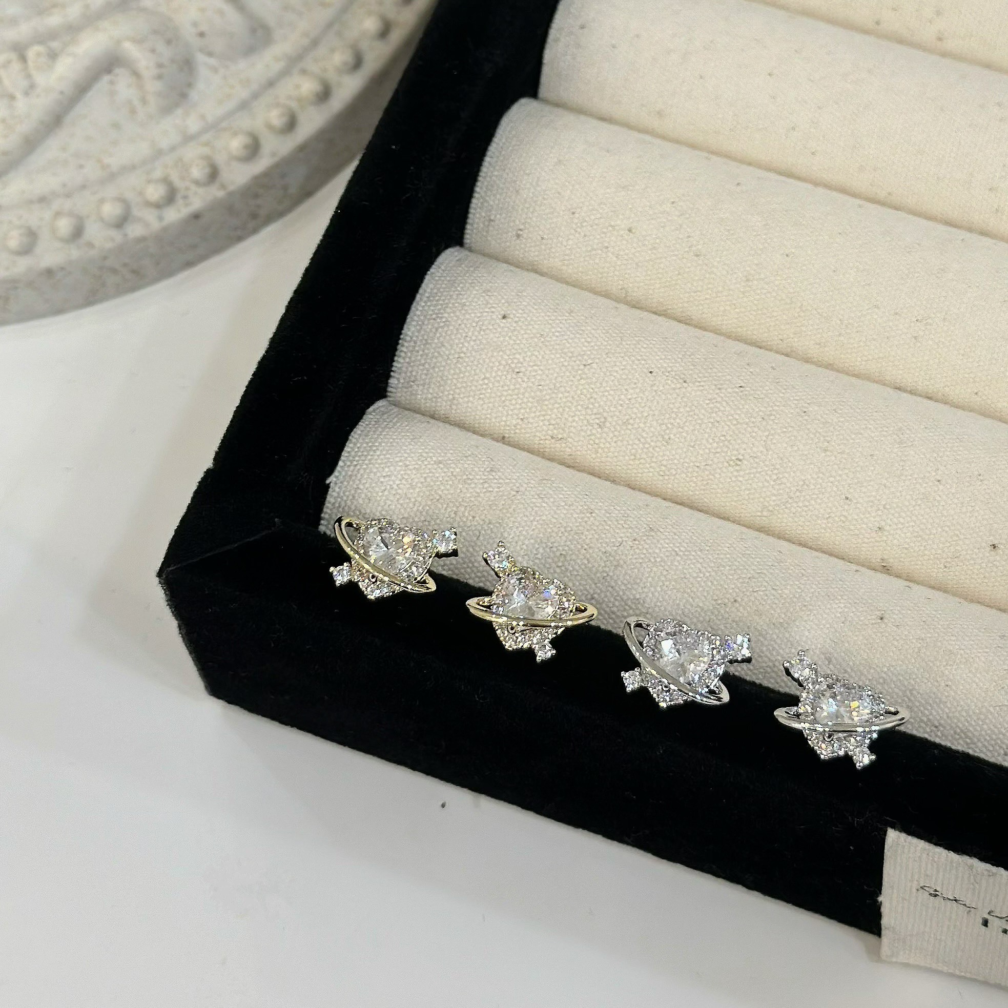 V29滿鑽愛心星球耳貼