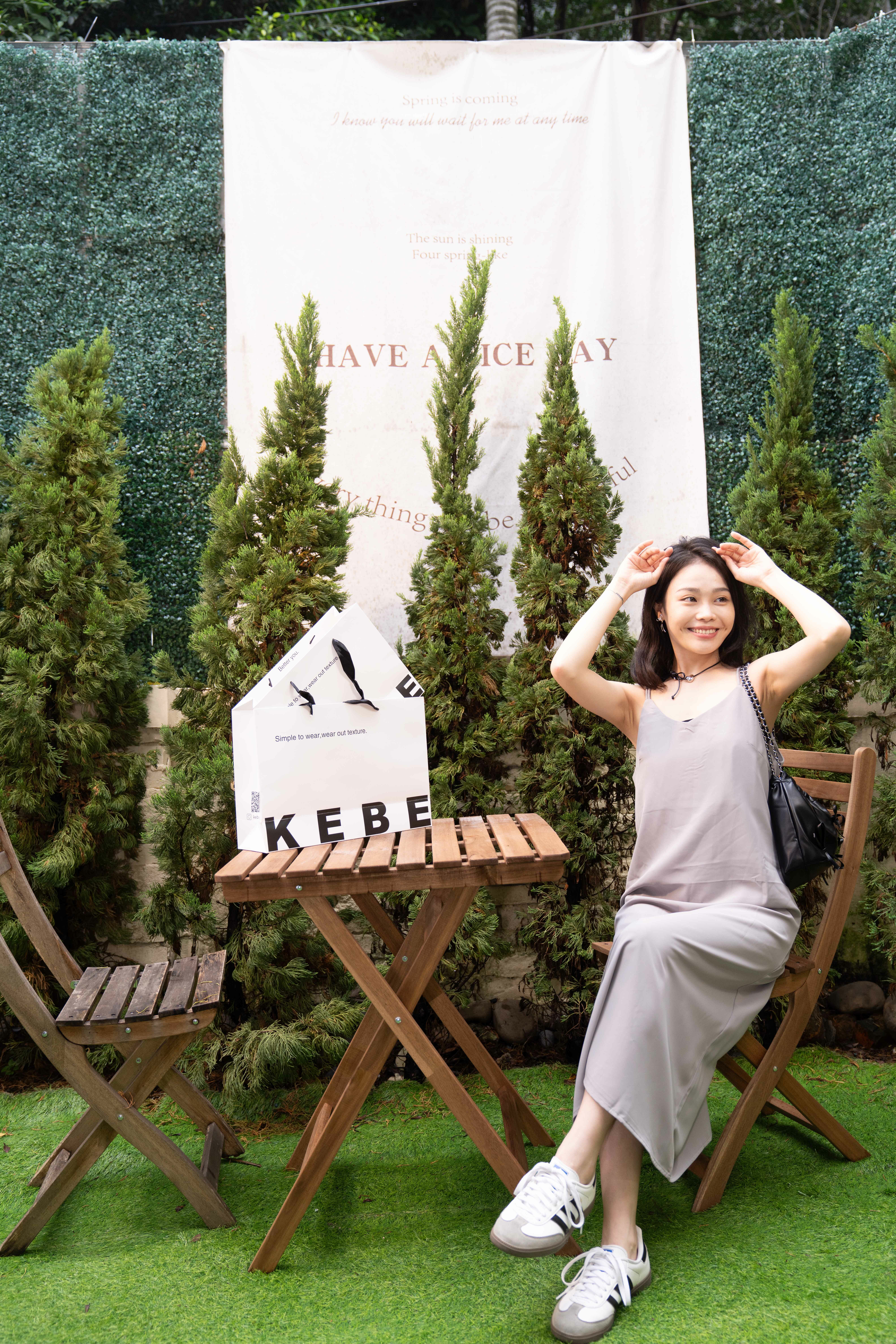 假期計劃後交叉滑布洋裝