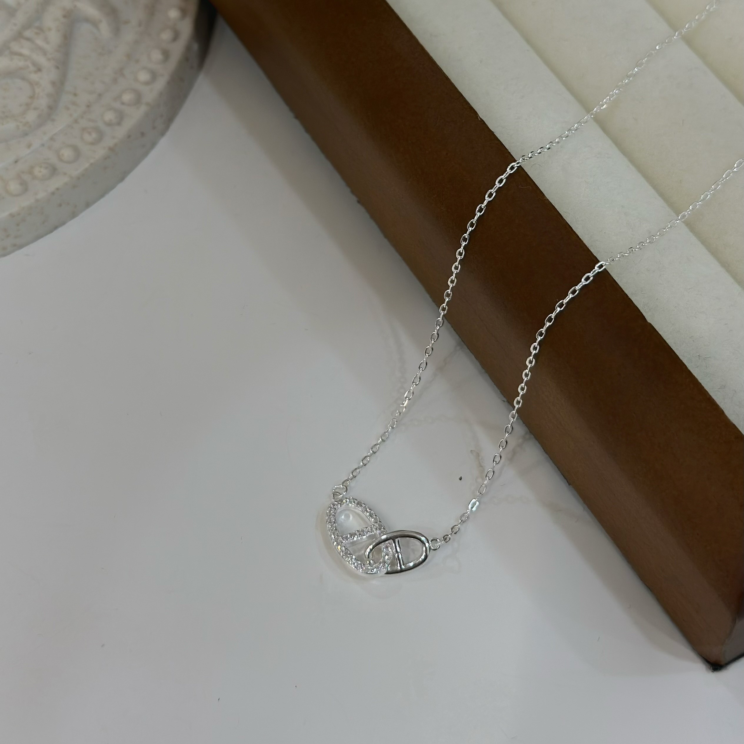 V05排鑽豬鼻相扣純銀鎖骨鏈