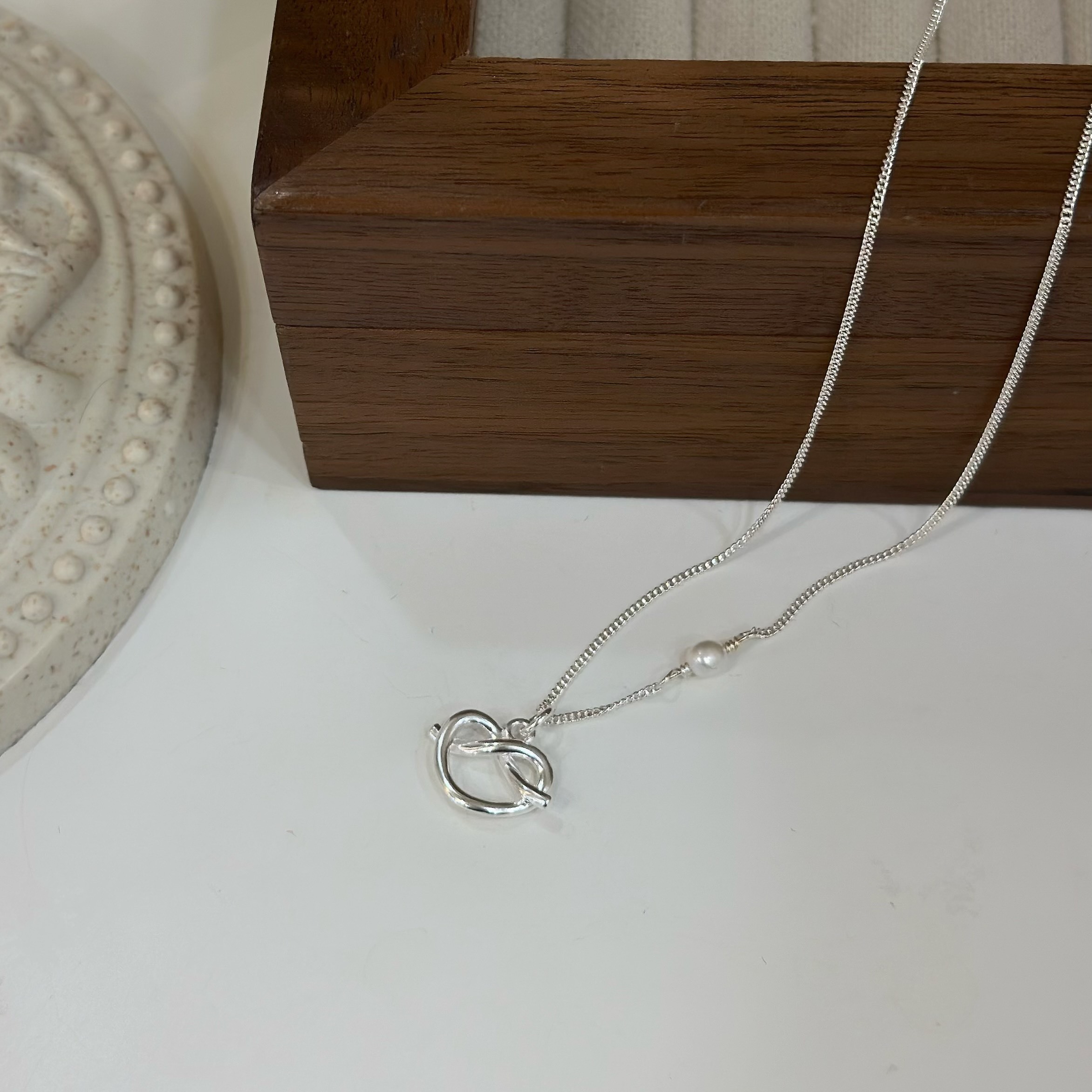 V03愛心結純銀鎖骨鏈