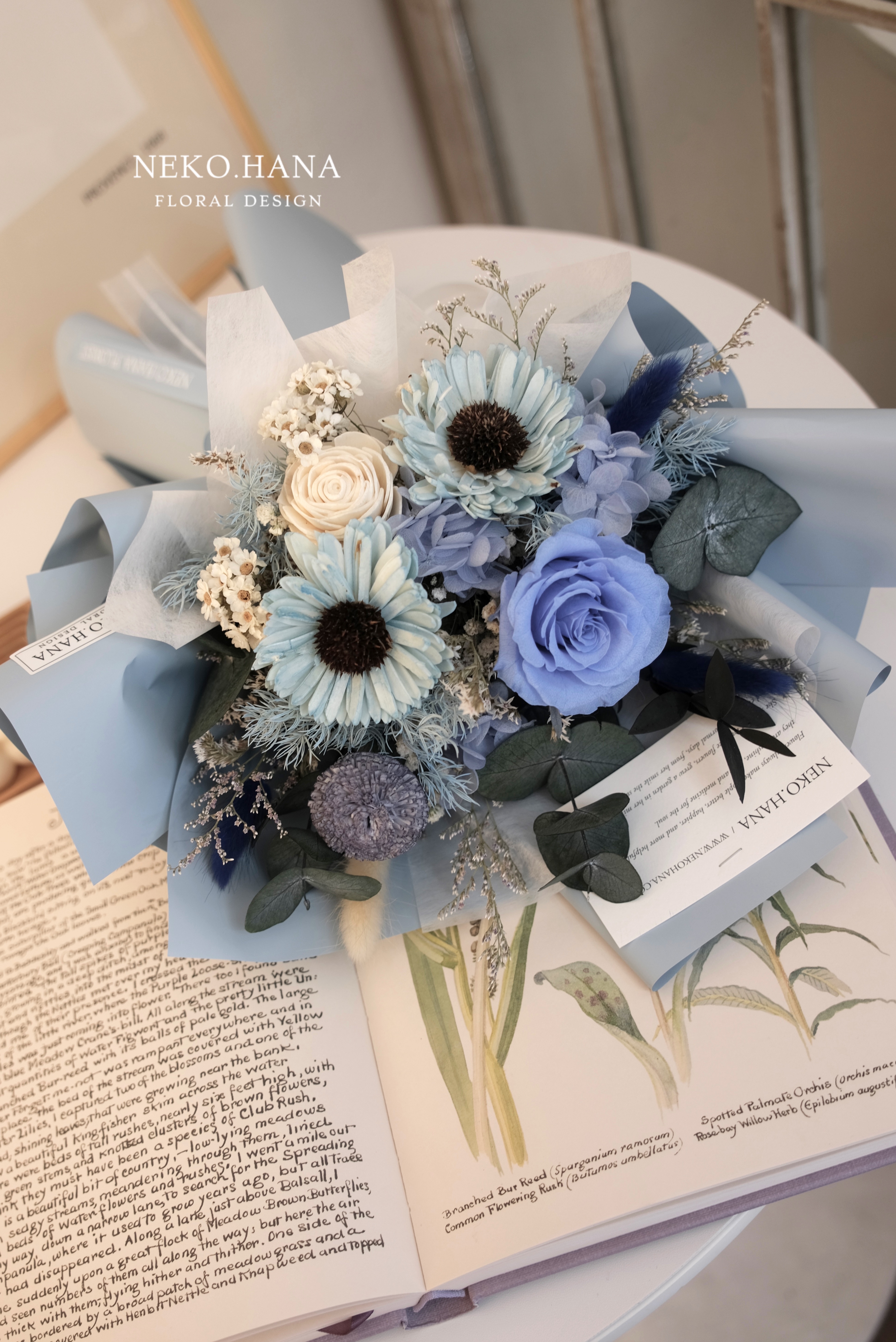 水藍向日葵永生花束