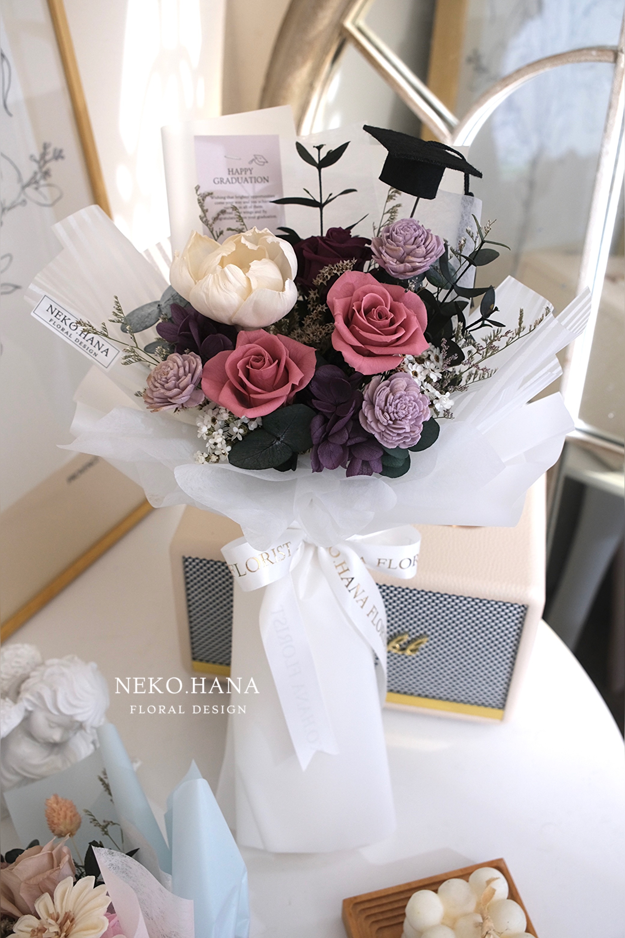 嫣紅色永生花束