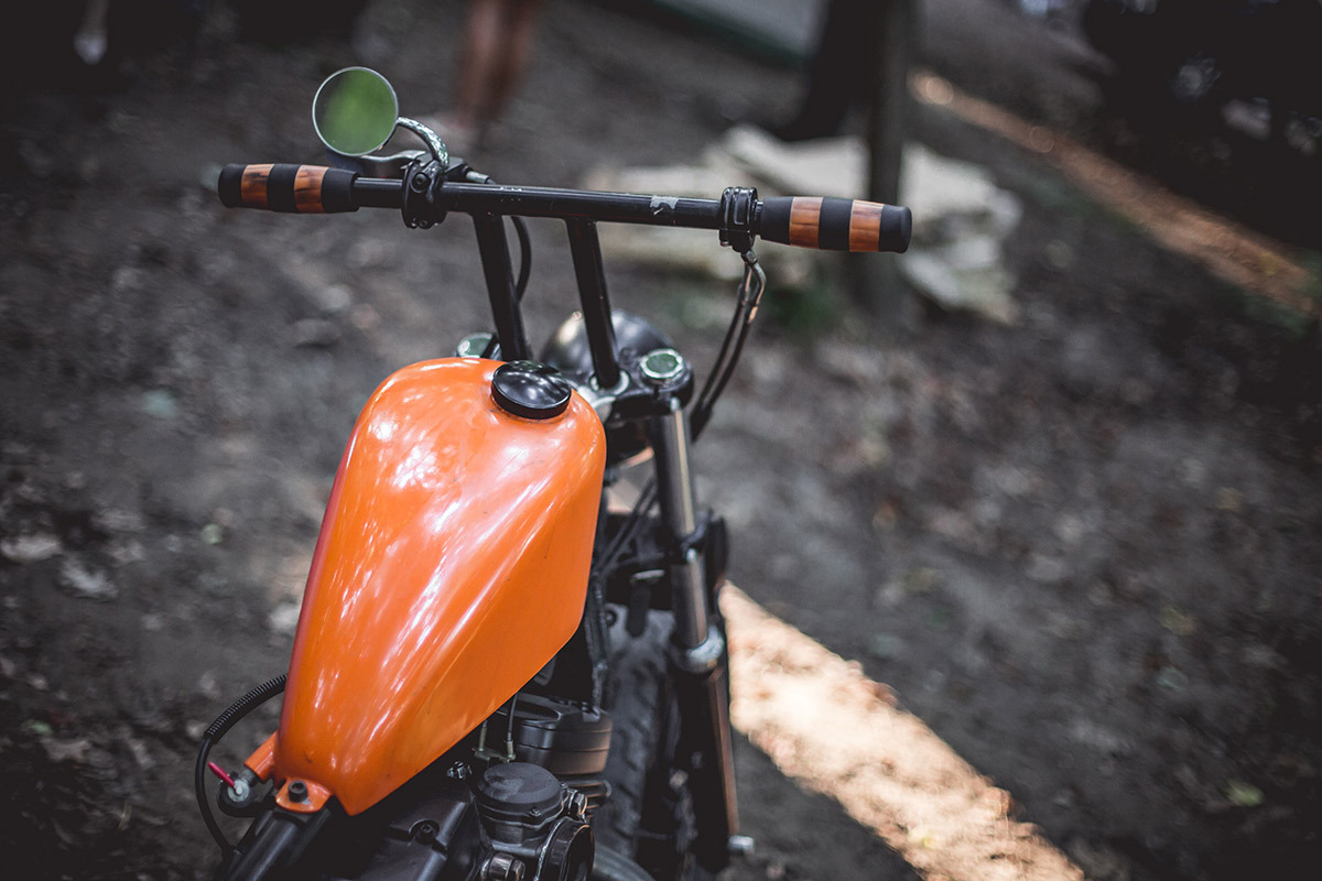 Lowbrow 橡膠 握把套 Flying Monkey - 黑橘