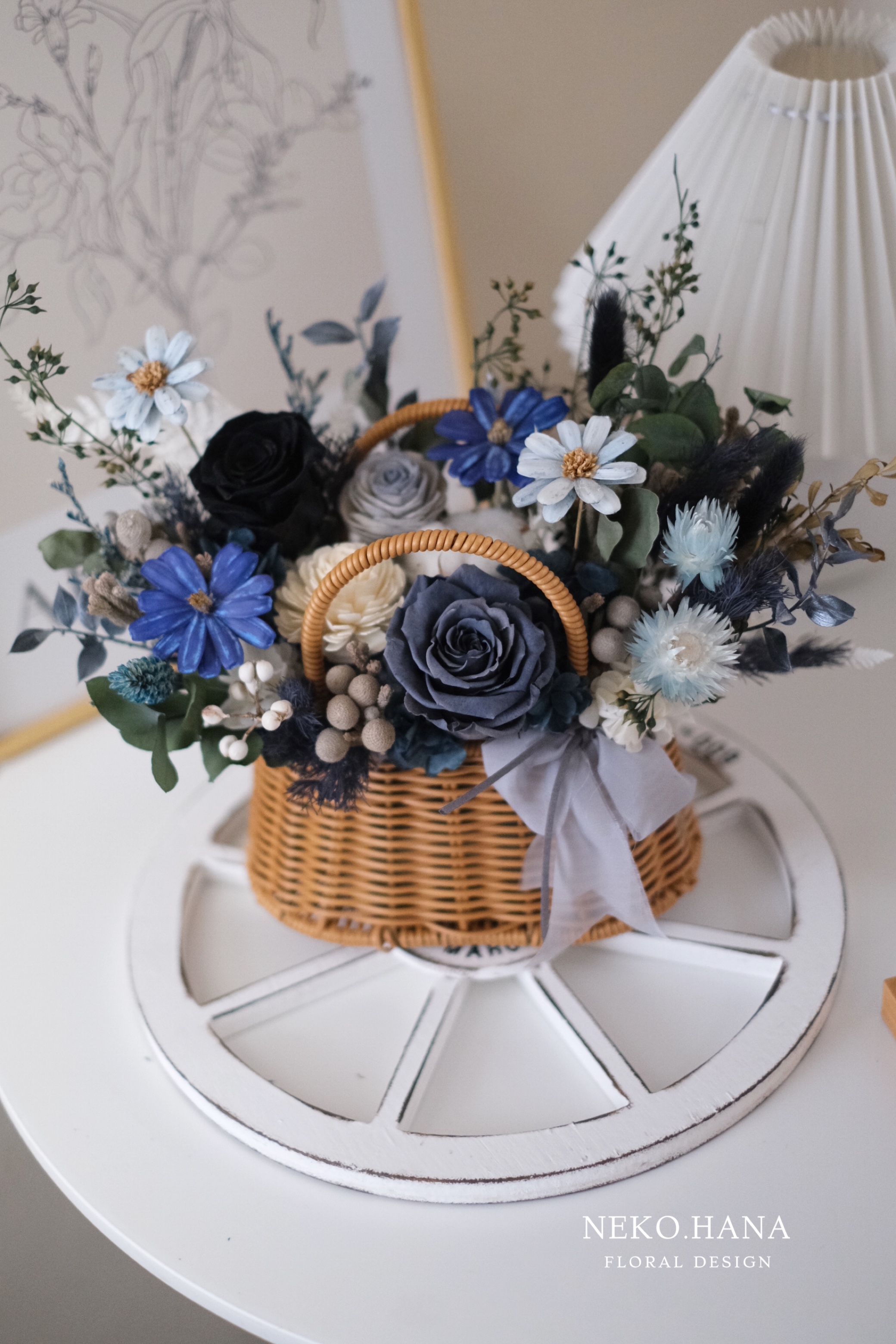 灰藍色永生花提籃