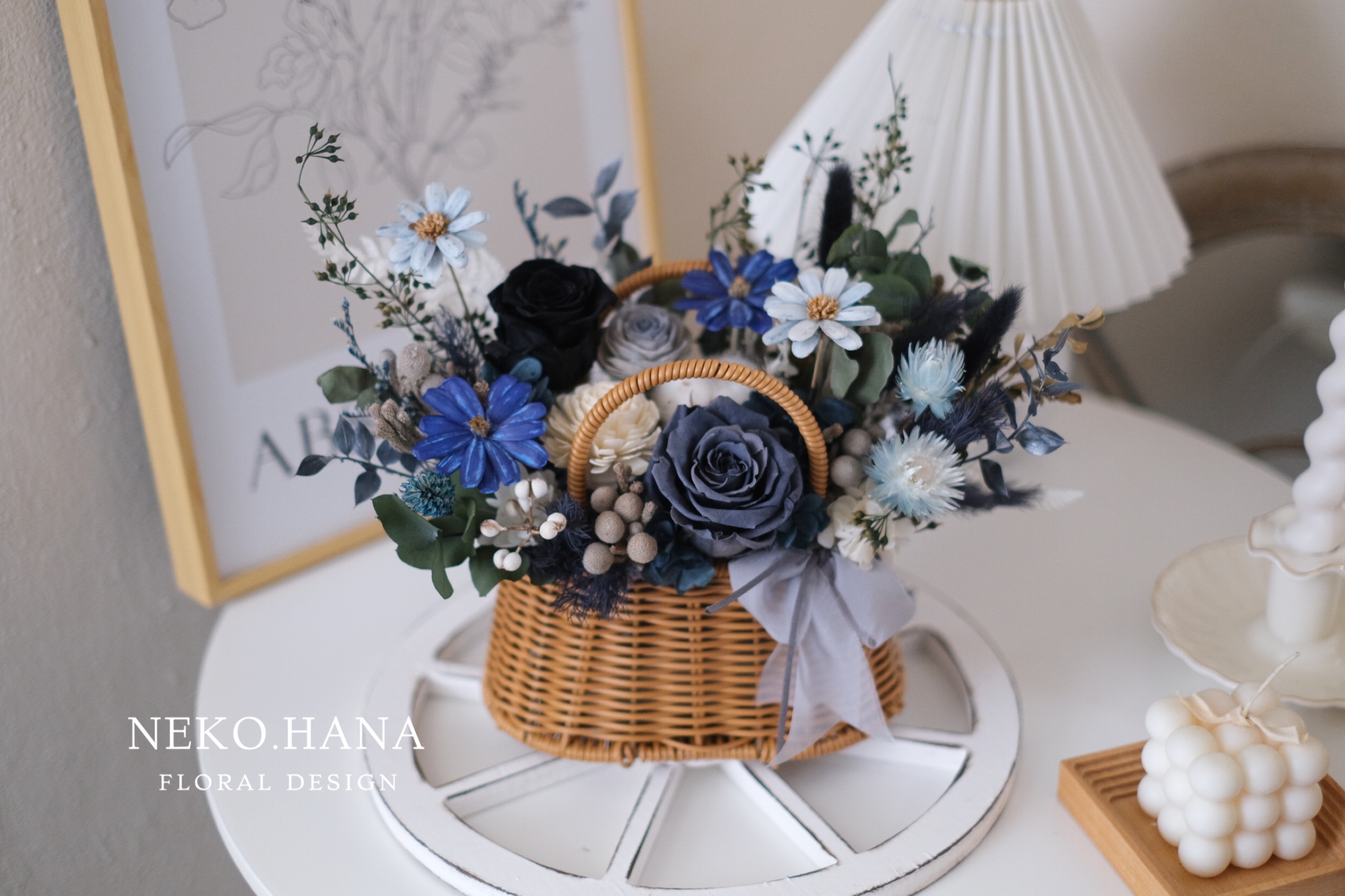 灰藍色永生花提籃