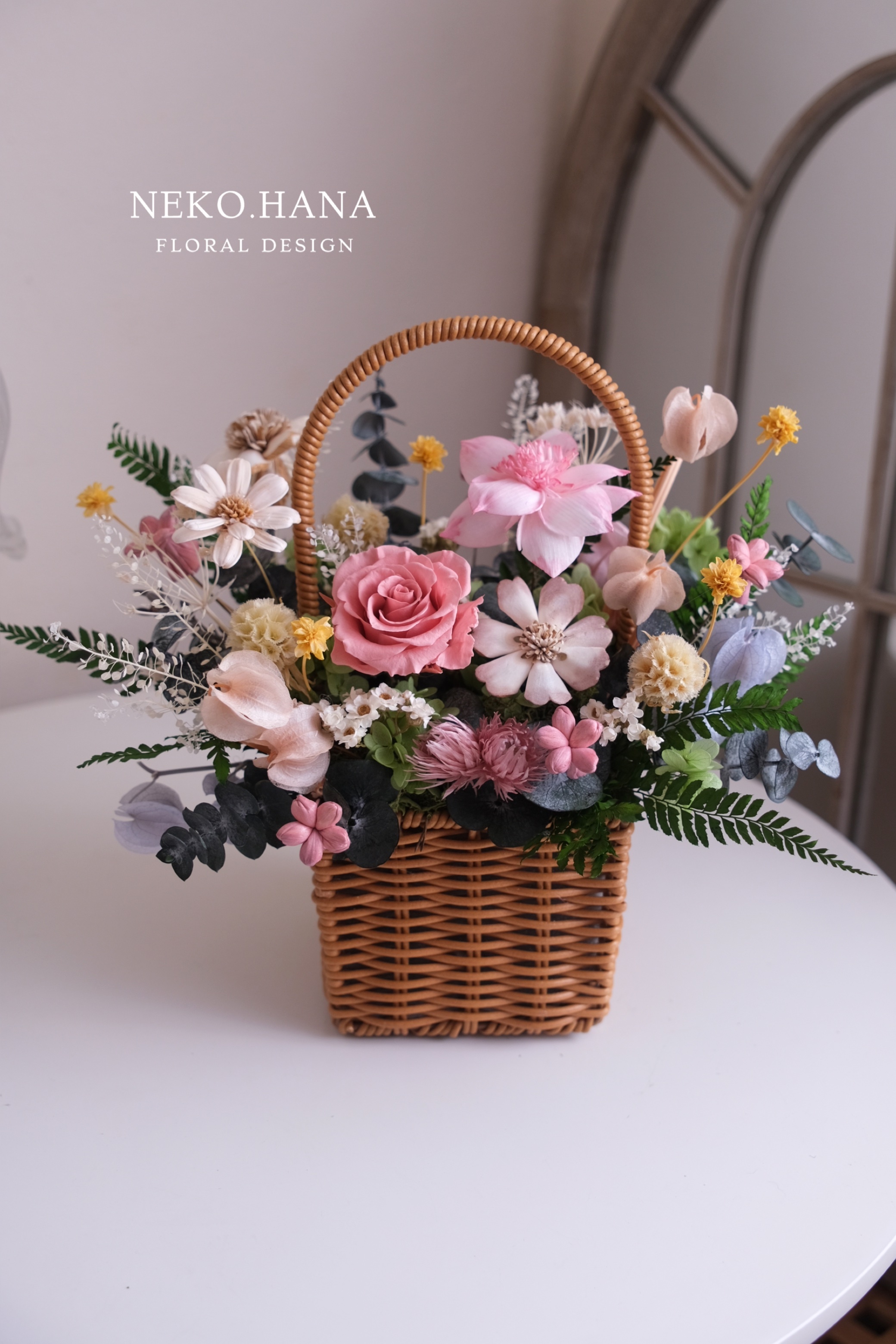 粉色系永生花提籃