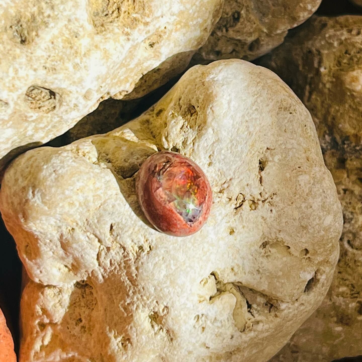 [原石] 墨西哥火蛋白石