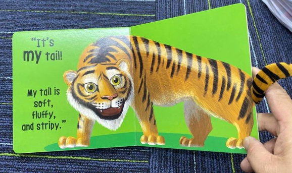 Whose Tail? Jungle （Boardbook）