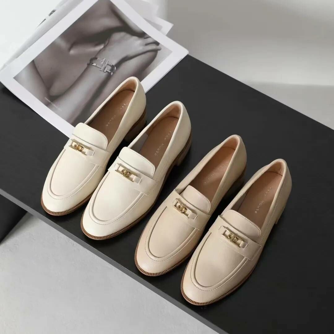 時尚造型扣環牛皮小單鞋