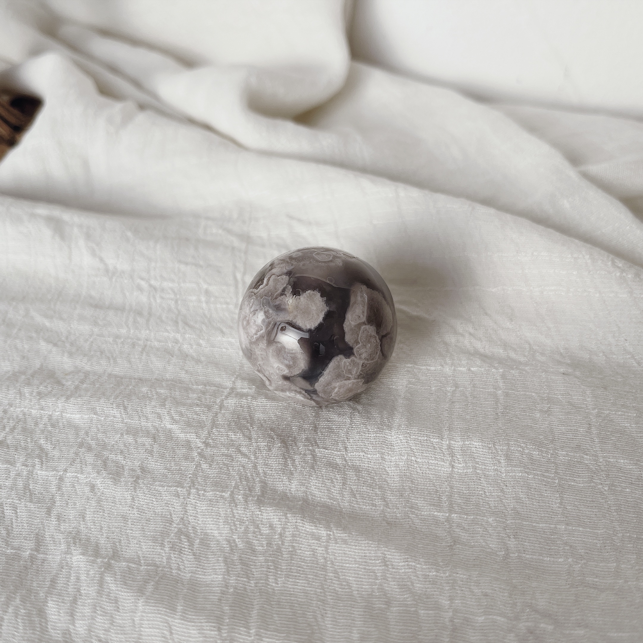 灰冰白花櫻花瑪瑙球