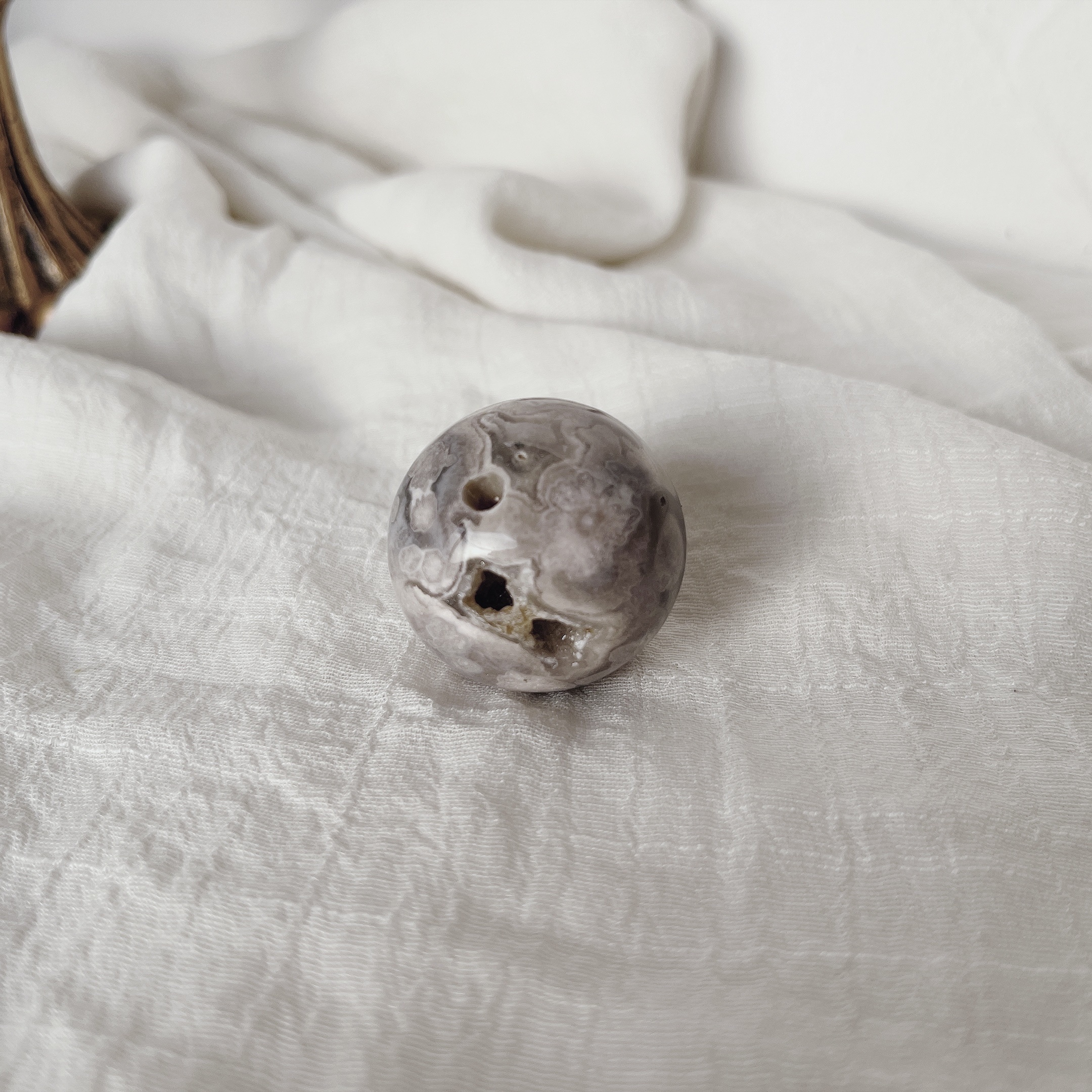 灰冰白花櫻花瑪瑙球