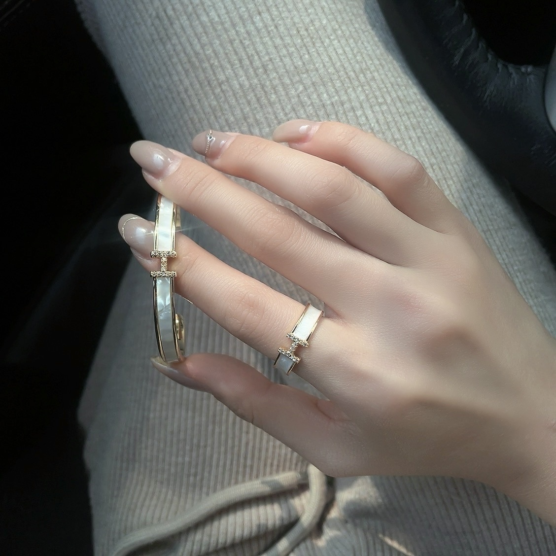 H晶透白玉貝夢幻神仙系列”開口戒指