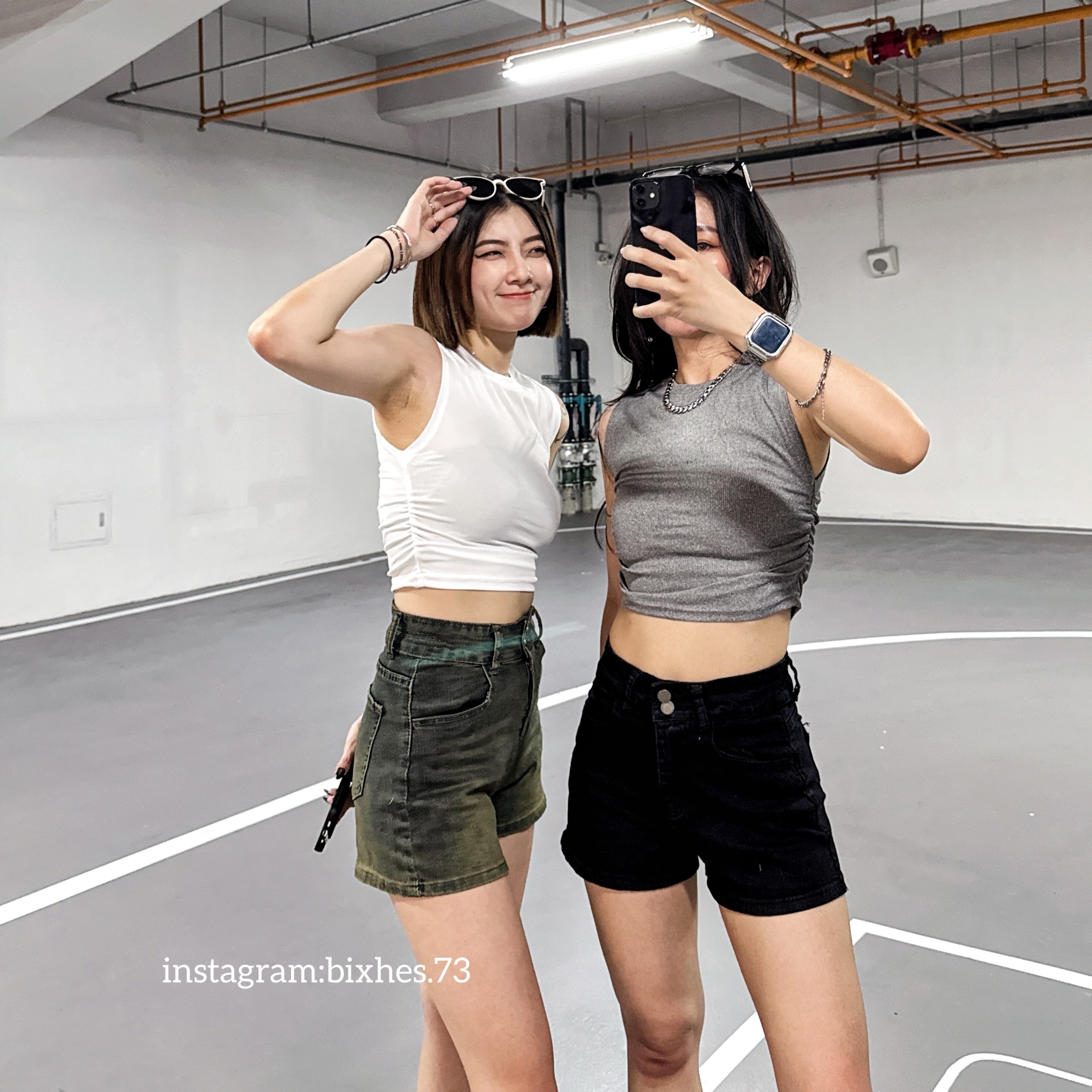 高腰雙扣彈性牛仔短褲(E00090)