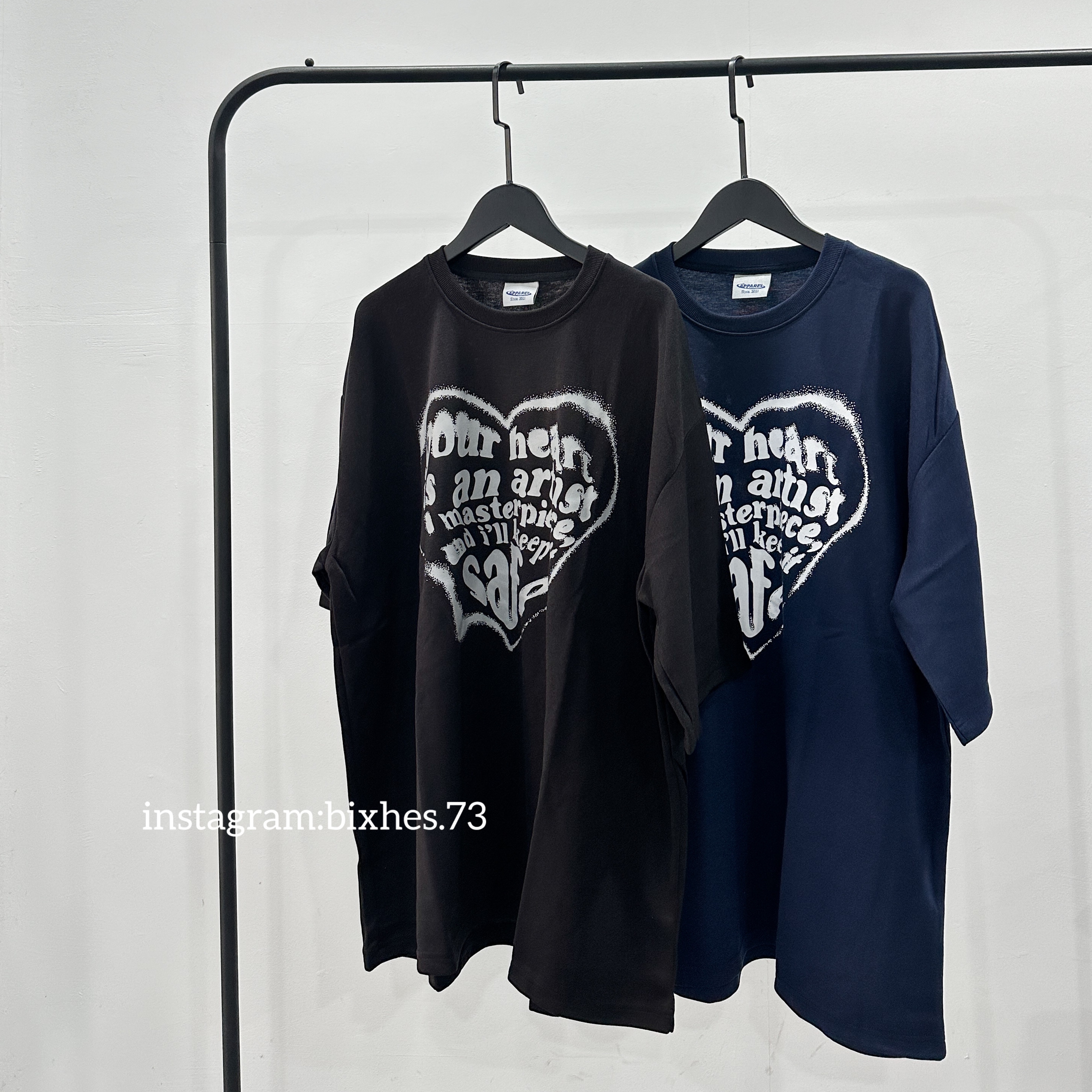 噴漆愛心寬版短T (A00078)