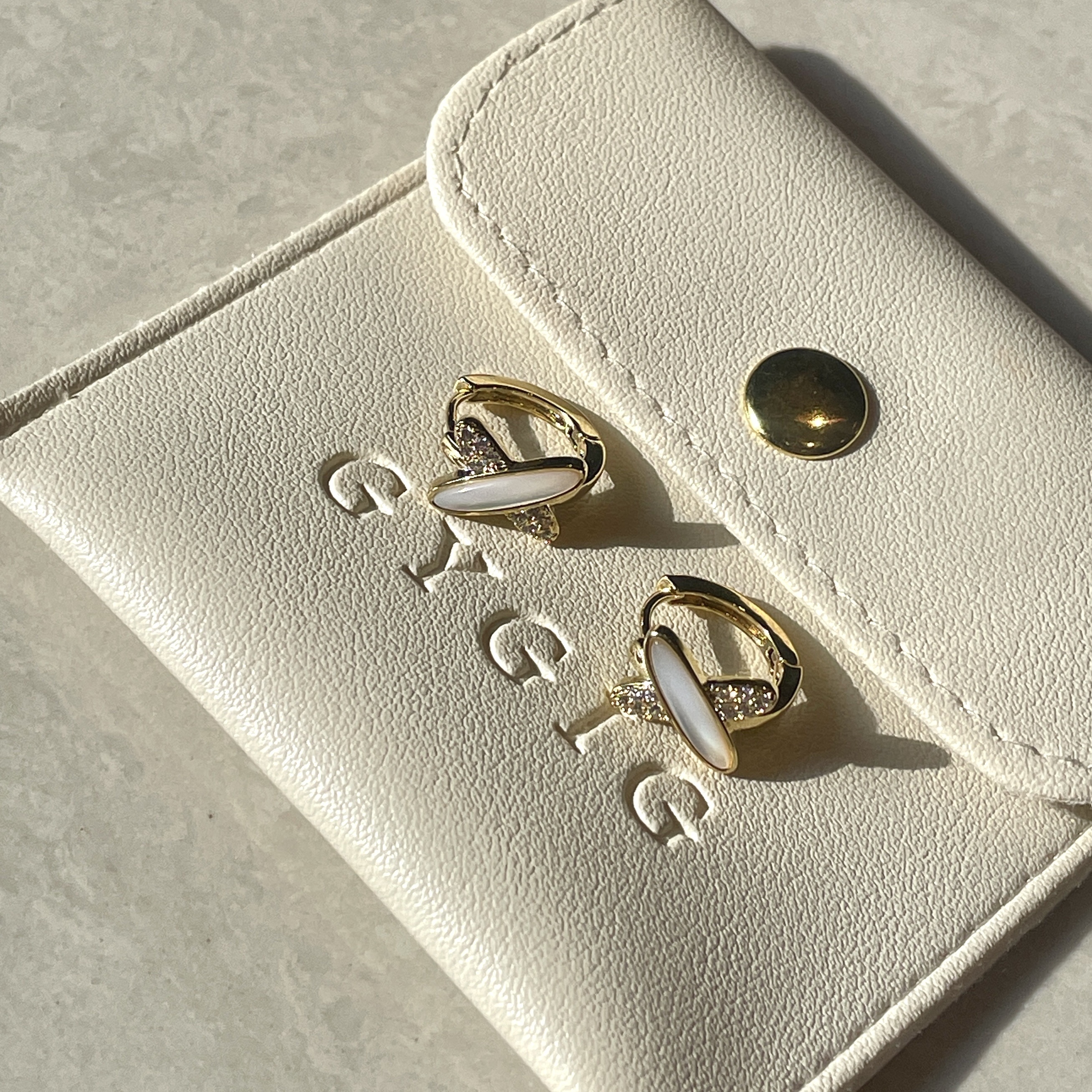 x”神仙白玉母貝金鑽耳釦釘