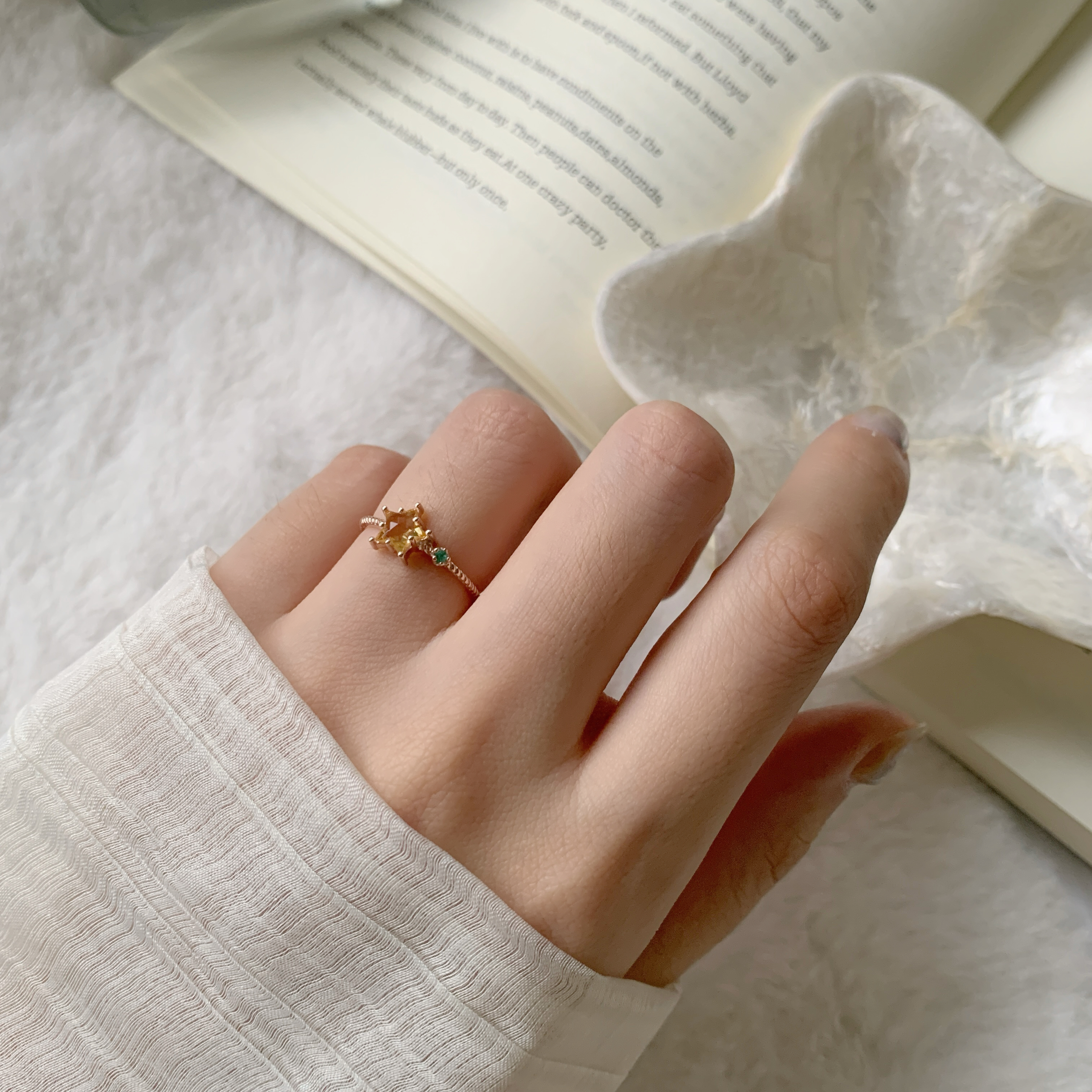 爪鑲星星檸檬晶祖母綠戒指