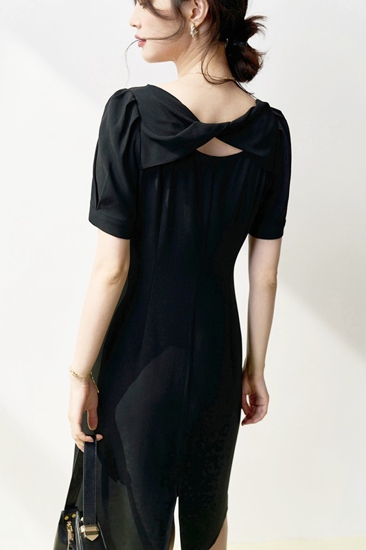後扭結挖空抓褶洋裝 黑色
