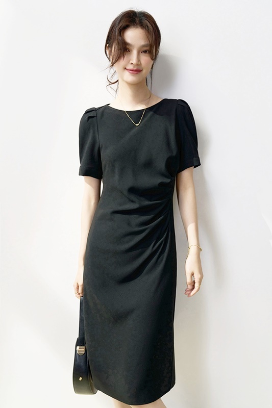 後扭結挖空抓褶洋裝 黑色