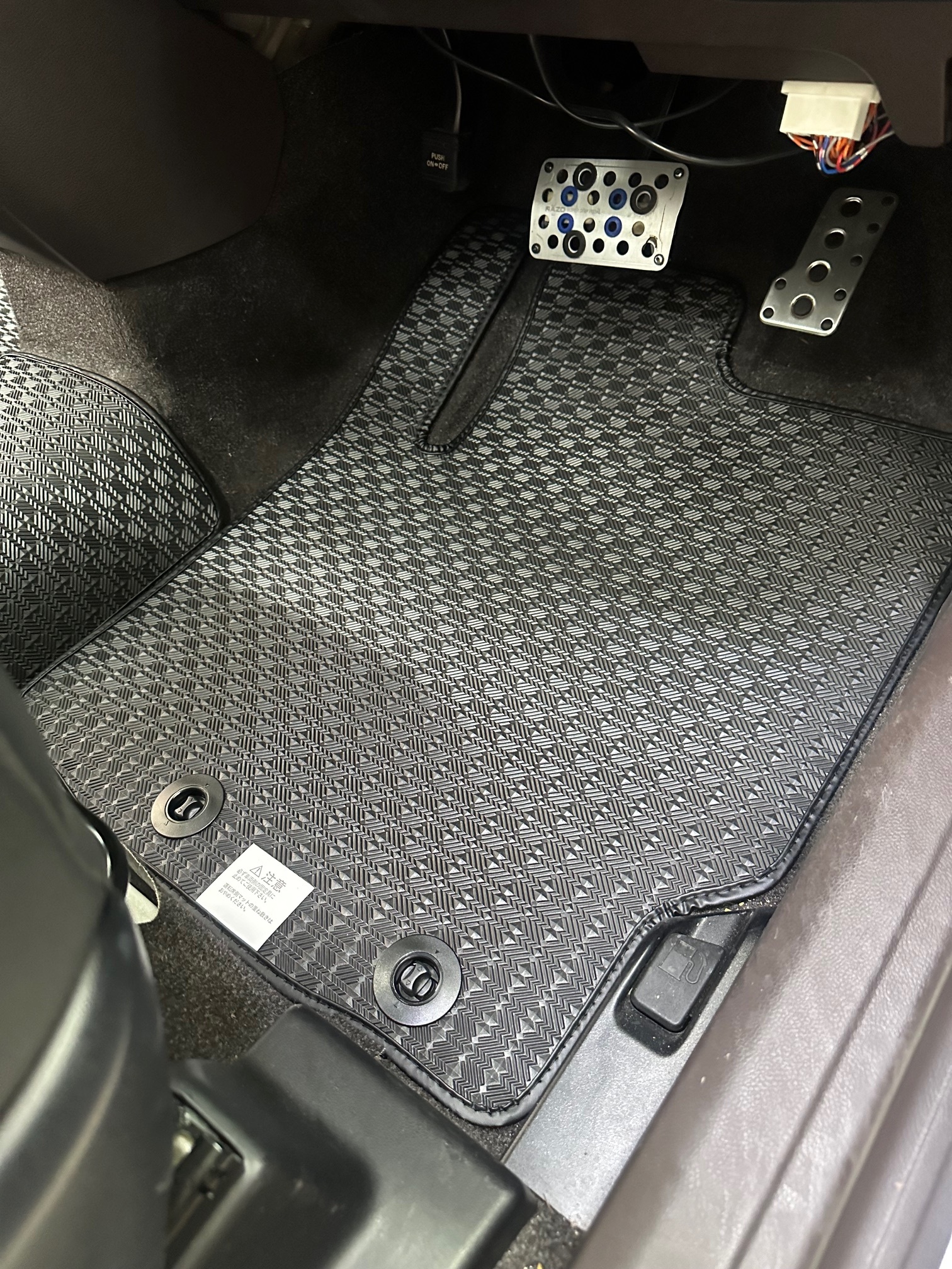 日本製原裝位膠地毯