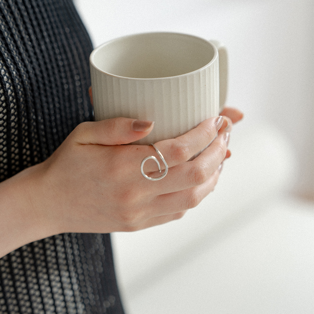 Textured lines surrounding the ring【07060227】in stock+pre-order