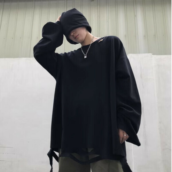 Hotly recommended ripped hole bottoming shirt, long-sleeved autumn clothing [Black S-XL sizes, please confirm the shipping size with customer service after placing the order]