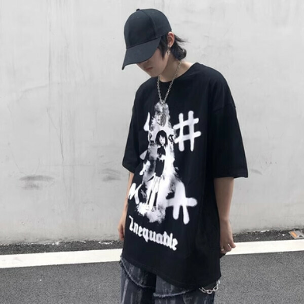 Popular dark graffiti short-sleeved devil girl print [Black size M-2XL, please confirm the delivery size with customer service after placing the order]
