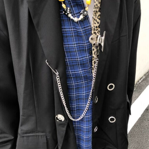 New multifunctional hip-hop metal chain pendant [The silver chain is 46CM in length (including pin head), the clip is 4.5CM in length and 5CM in width, please confirm the delivery size with customer service after placing the order]