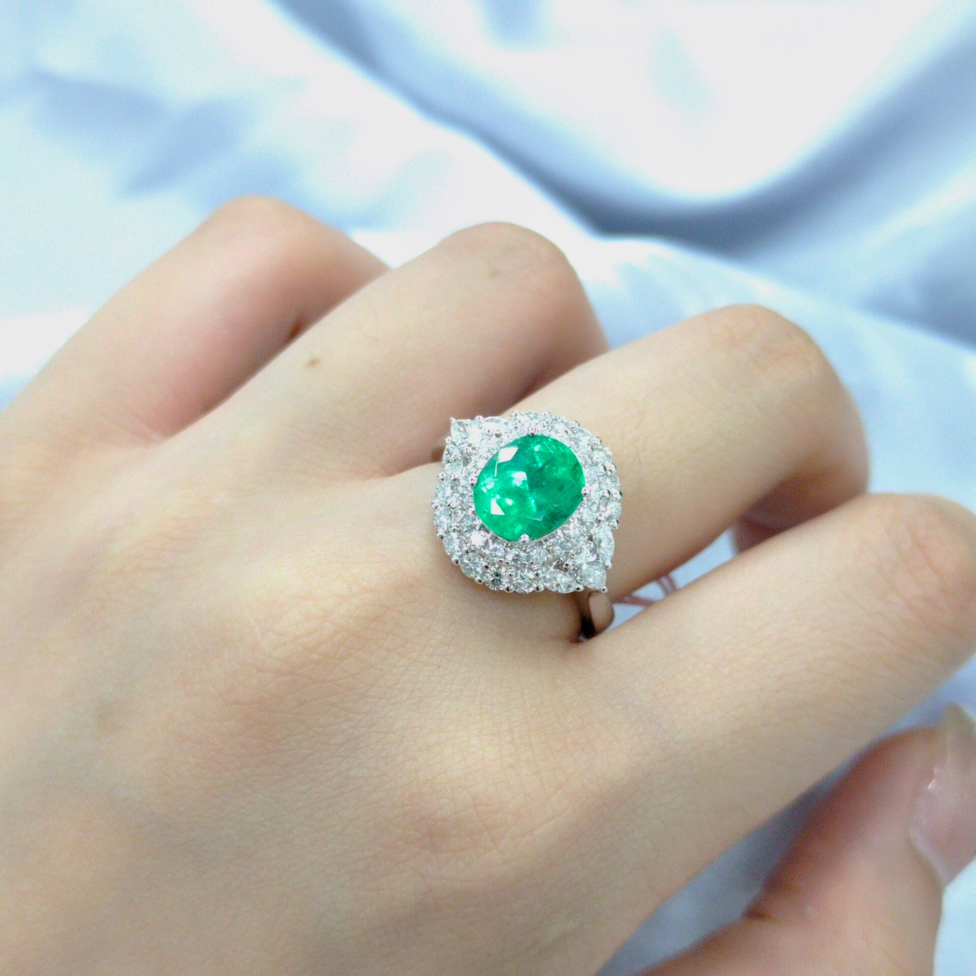 18K White Gold 1.77ct Emerald and Diamond Ring
