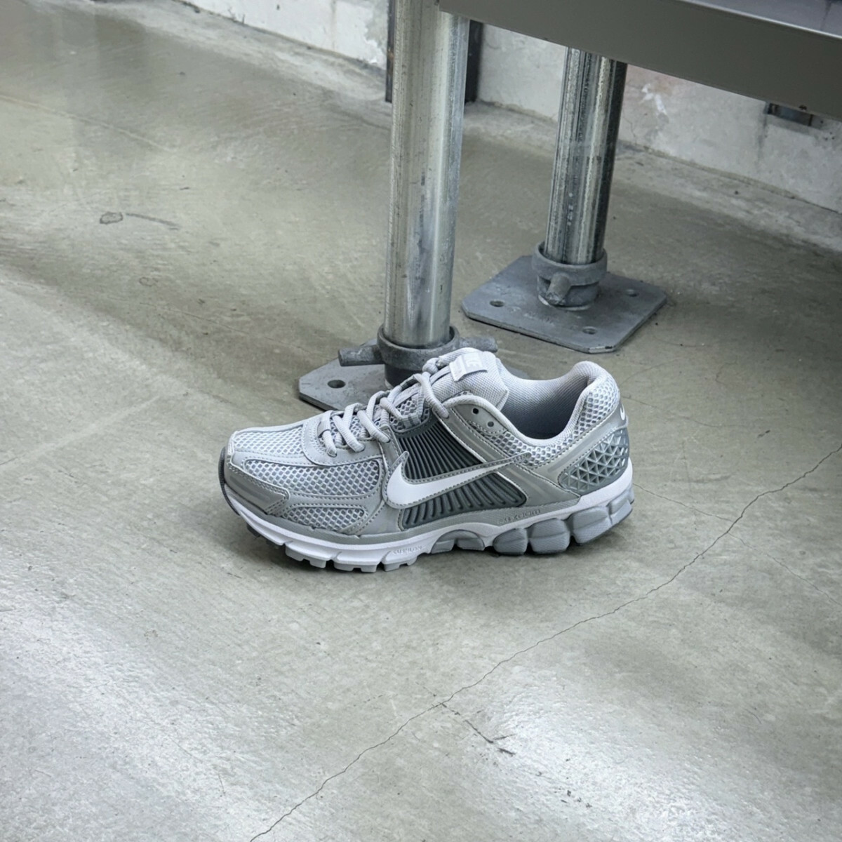 Nike Zoom Vomero 5 太空銀灰 金屬銀 復古鞋 FJ4151-003