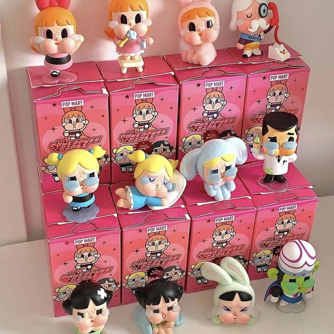 <官方正版授權>CRYBABY X 飛天小女警哭娃系列 盲盒 泡泡瑪特 POPMART 公仔 電視機展示盒