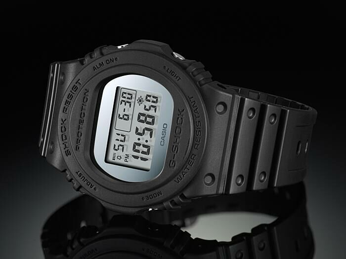 萬年鐘錶 - G-SHOCK  圓形錶殼系列電子錶 DW-5700BBMA-1  錶徑 : 45.4 mm