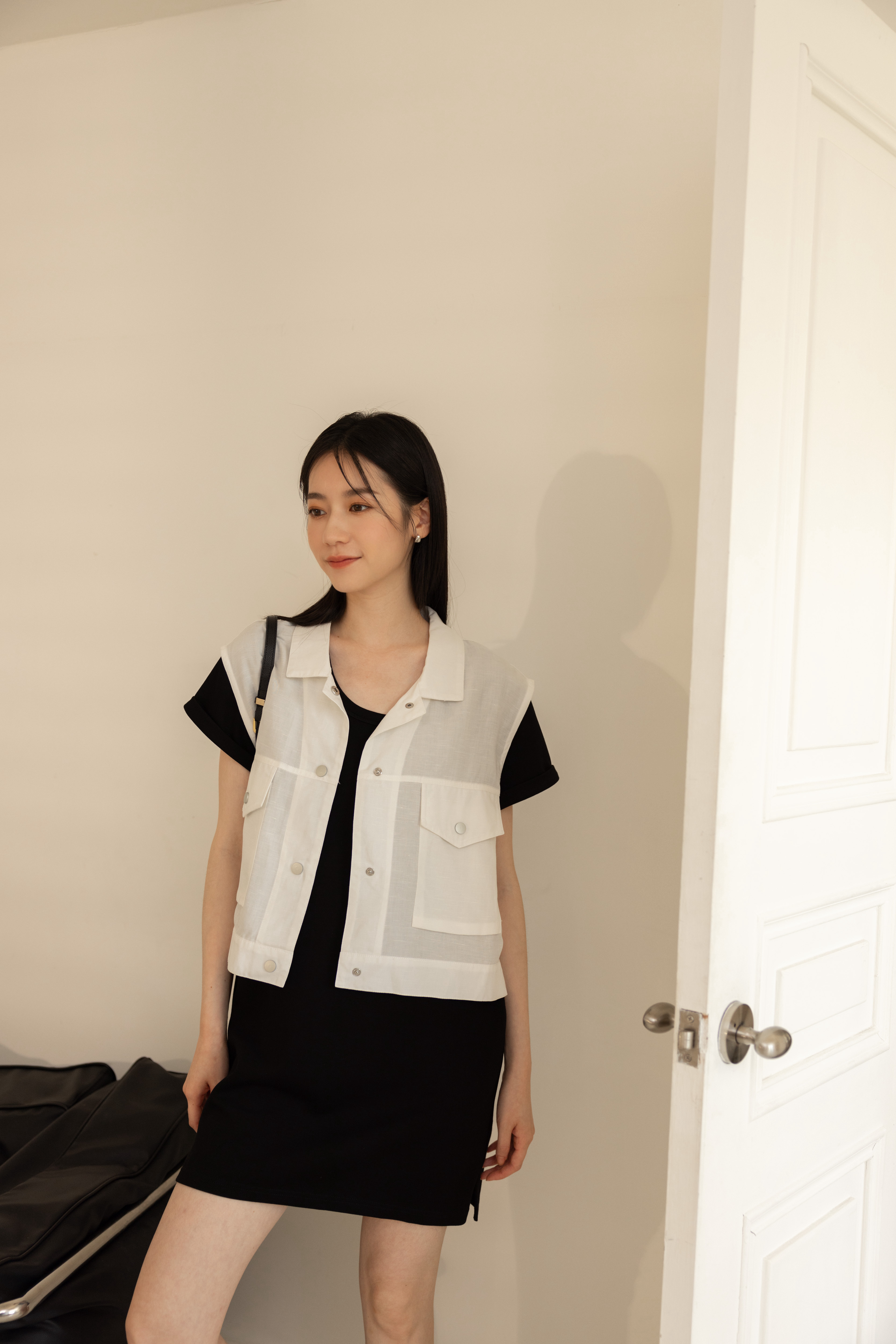 率性大口袋棉麻白背心