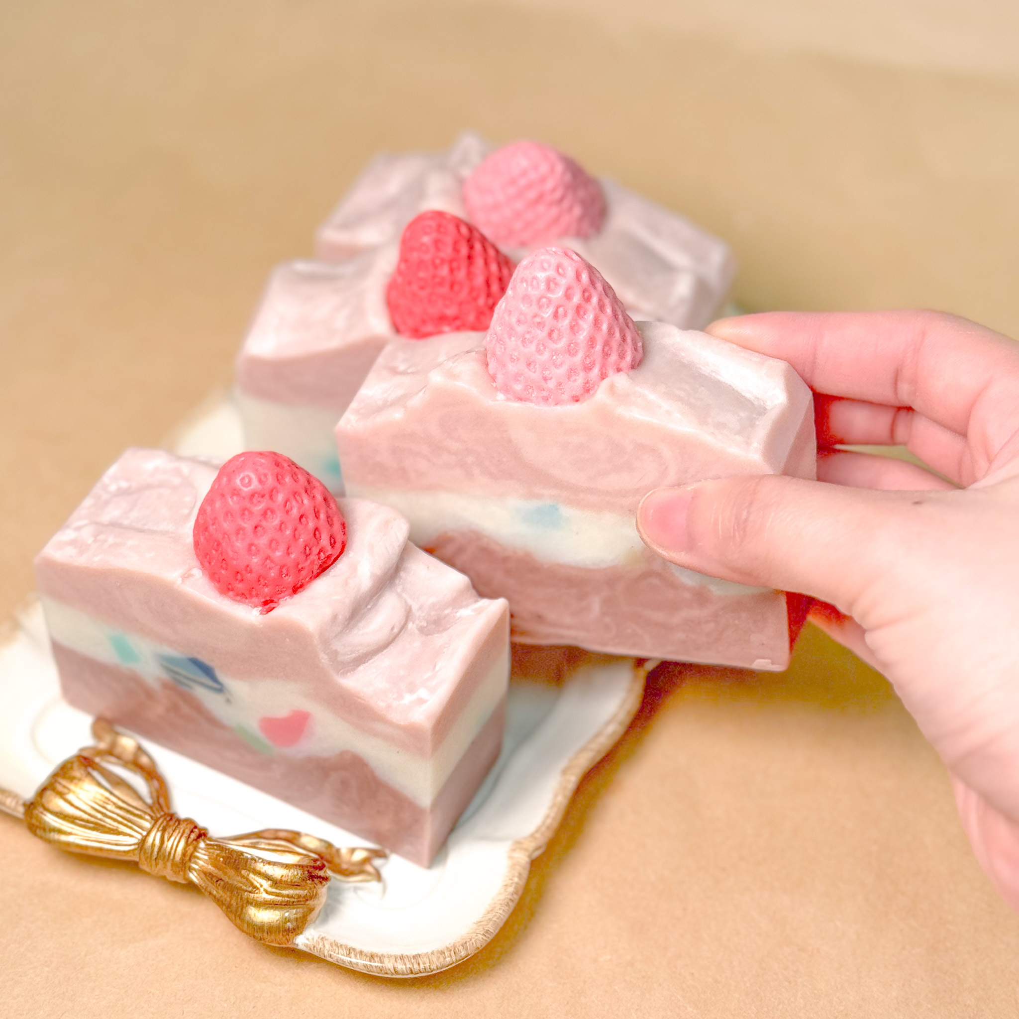 【青手作DIY】草莓甜心蛋糕皂